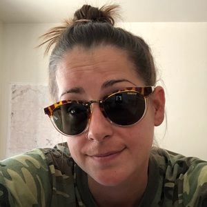 Meet your Posher, Laura